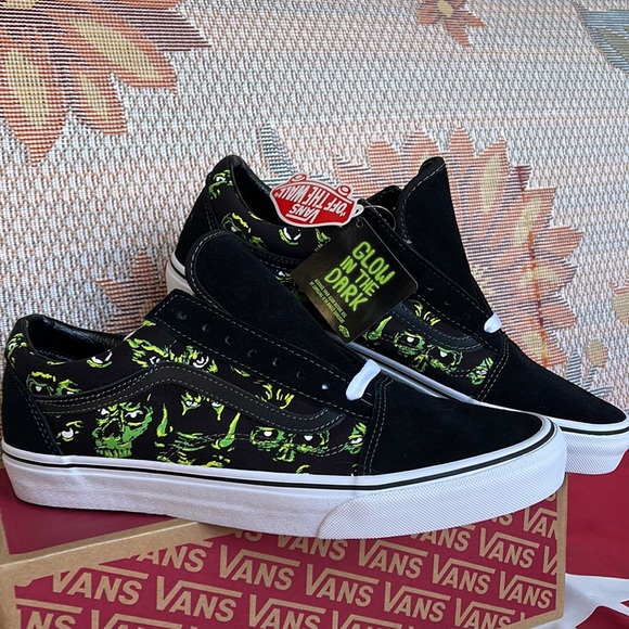 Vans Men’s Old Skool
Eyes in The Dark Black/Multi 
VN0A4BW2BML
Sneakers - Picture 6 of 16
